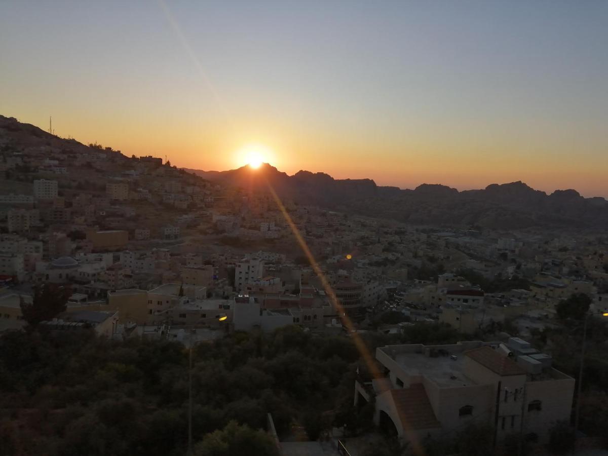 Petra Monastery Tourist Hotel Вади Муса Экстерьер фото